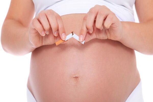 thuốc lá ảnh hưởng rất xấu đến sức khỏe mẹ bầu